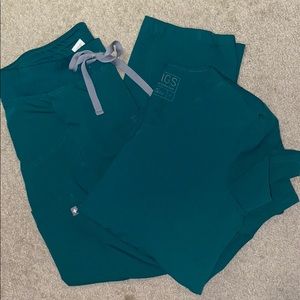 COPY - Hunter green Figs scrub set size s